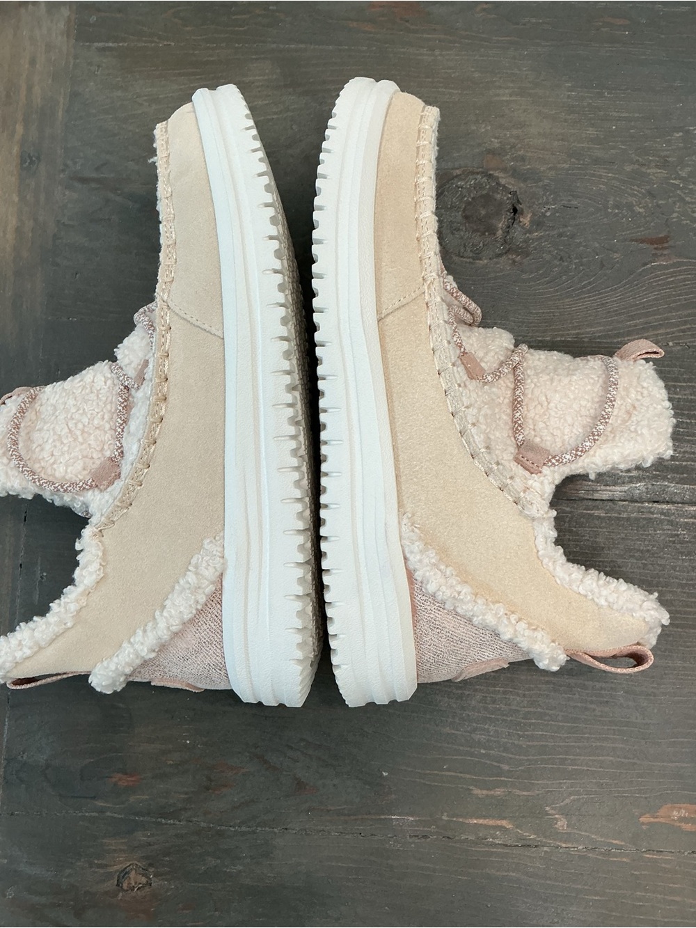 HEY DUDE Camden Suede Cozy Women’s Boots Tan Size 7 - Picture 9 of 10